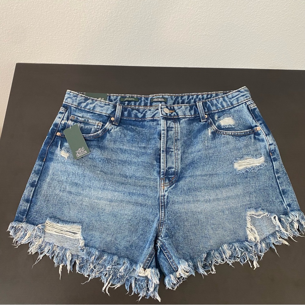 NWT Wild Fable Blue Jean Shorts Distressed Frayed Hem Size 18